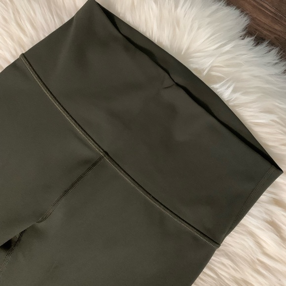 New HR Lululemon Tights 6 ( fit 4-6) - Picture 5 of 7